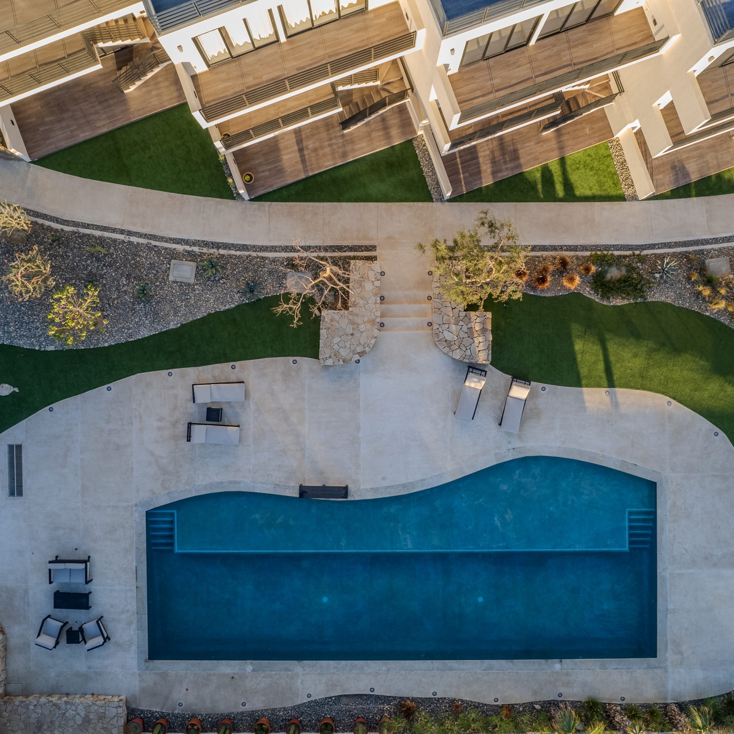 “Vista Romance” Luxury Cabo Condo with Arch Views, VIP Comfort, 2 Pools, Beachfront Bliss.